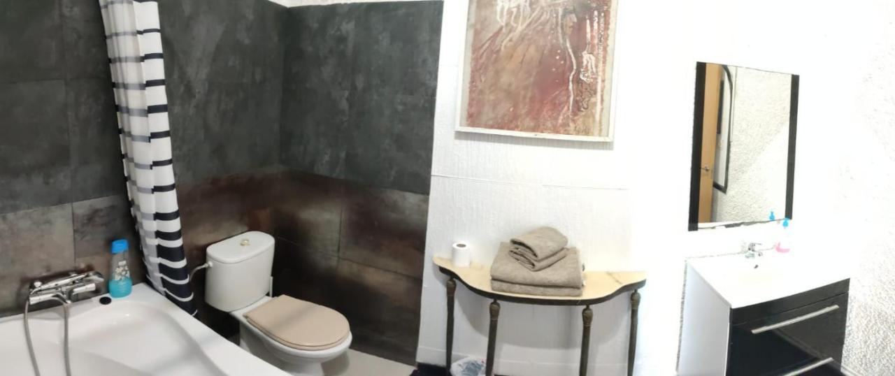 Bluemar Guest House Almeria Bagian luar foto