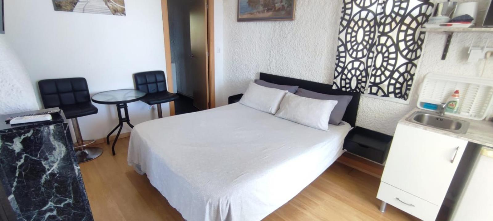 Bluemar Guest House Almeria Bagian luar foto